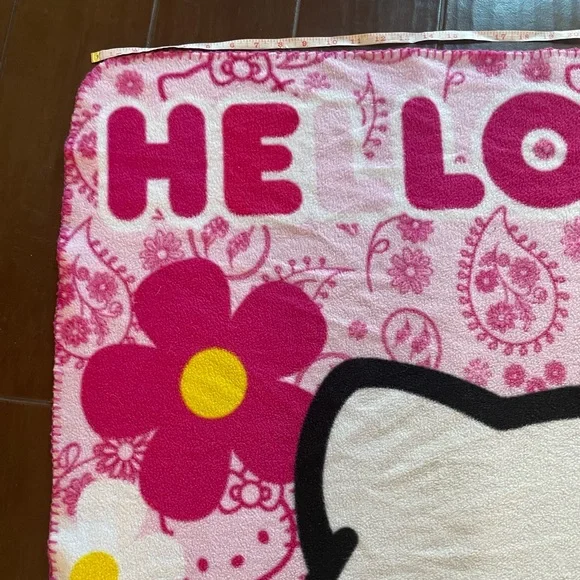 Plush hello kitty blanket 56x46 - Picture 4 of 5